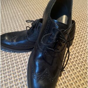 Men’s Cole Haan wing tip oxfords size 10